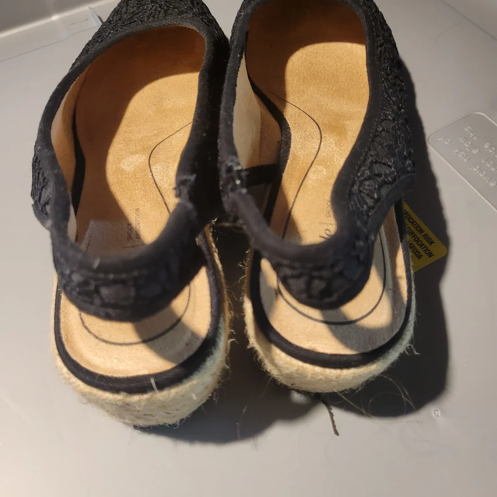 Black Lace Slingback Flats - Picture 3 of 3